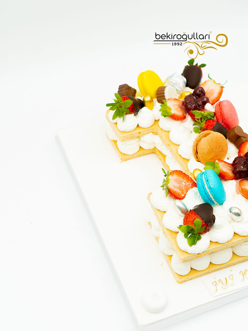 1 Rakamı Meyveli Konsept Pasta