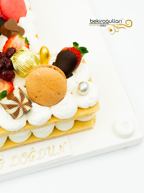 1 Rakamı Meyveli Konsept Pasta