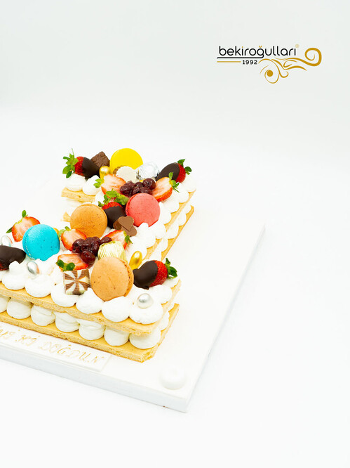 1 Rakamı Meyveli Konsept Pasta