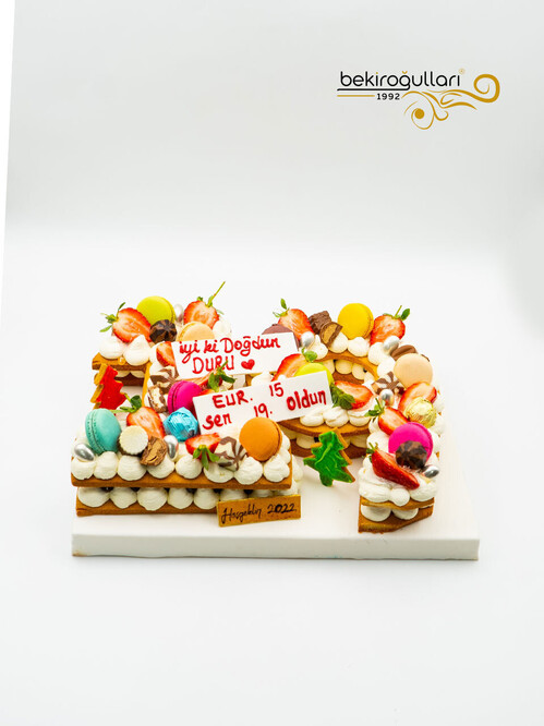 19 Rakamı Meyveli Konsept Pasta
