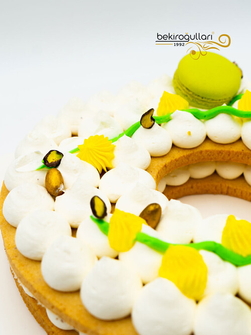 9 Rakamı Meyveli Konsept Pasta