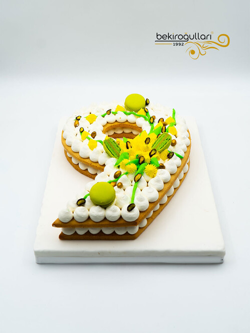 9 Rakamı Meyveli Konsept Pasta