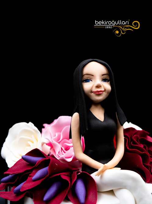 Anne ve Çiçekler Model Konsept Pasta