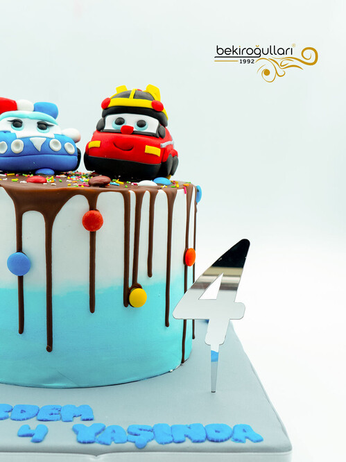 Araba Detaylı Sıvama Pasta