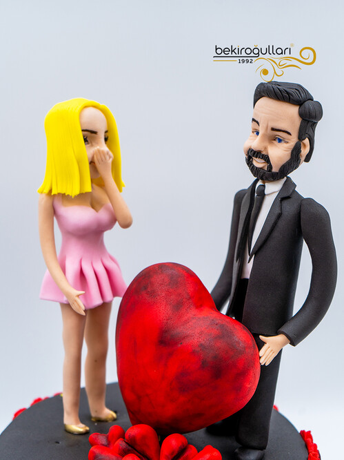 Aşk Temalı Sevgili Figürlü Pasta
