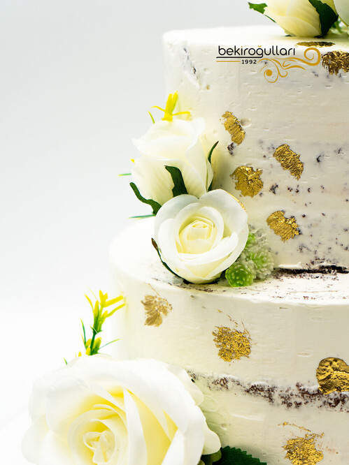 Beyaz Çiçekli İki Katlı Konsept Pasta