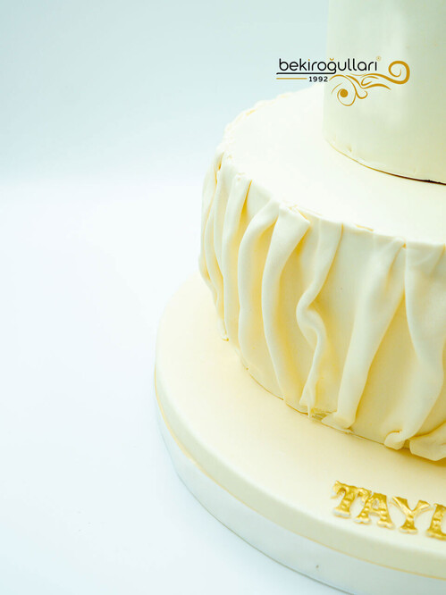 Çiçek Detaylı Konsept Nişan Pastası