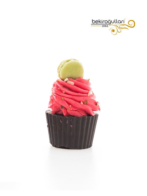Çikolatalı Kekli Kırmızı Kremalı