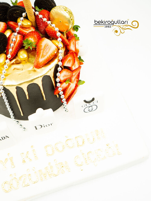 Çilek Detaylı Konsept Pasta