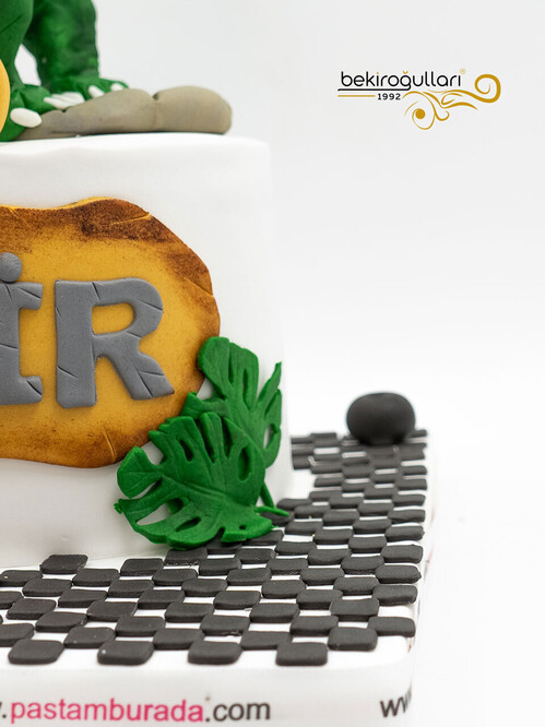 Dinazor Temalı Konsept Pasta