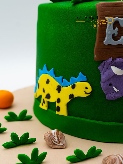 Dinazor Temalı Konsept Pasta