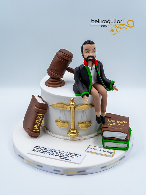 Erkek Figürlü Hukuk Temalı Pasta