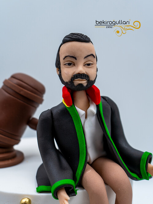 Erkek Figürlü Hukuk Temalı Pasta