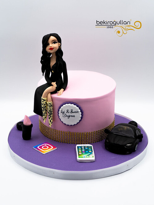 Genç Kadın Figürlü Konsept Pasta