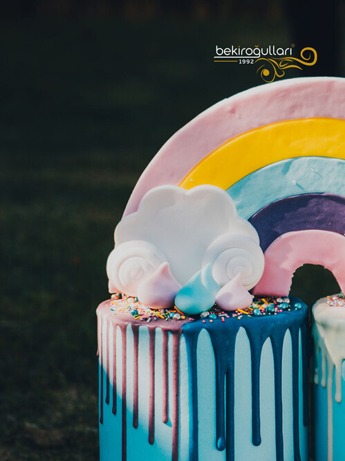 Gökkuşağı Kremalı Konsept Pasta