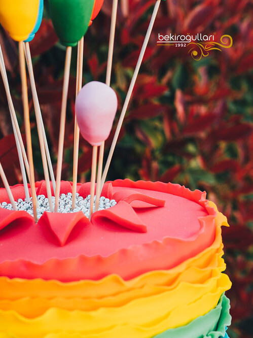 Gökkuşağı Temalı Konsept Pasta