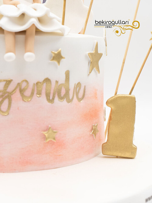 Gökkuşağı ve Kız Çocuk Figür Pasta