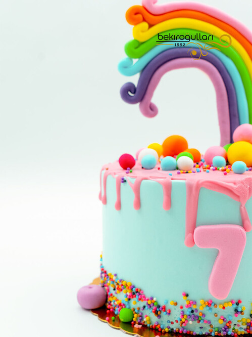 Gökkuşağı ve Renkli Toplar Tasarım Pasta