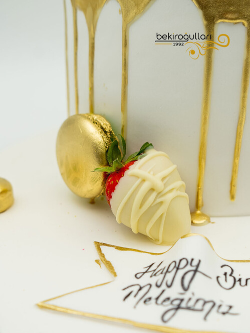 Gold Detaylı Konsept Pasta