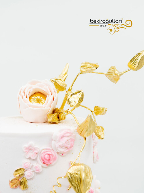 Gold Pembe Çiçekli Pasta