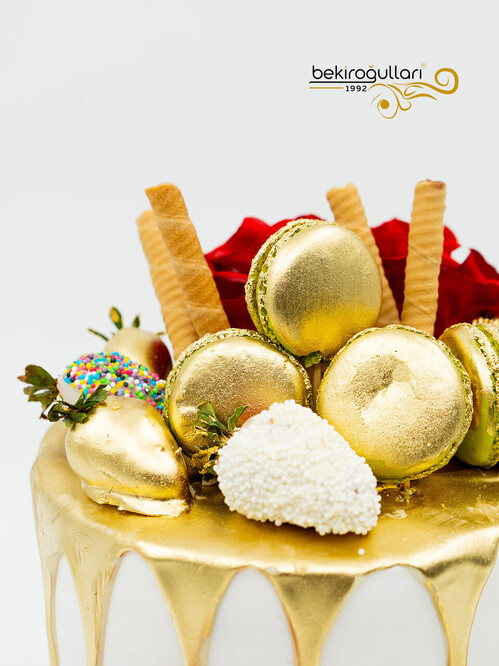 Gold Süslemeli Butik Pasta