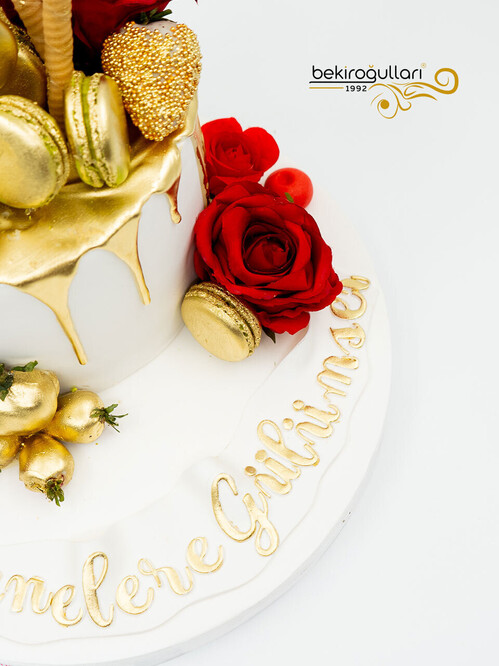 Gold Süslemeli Butik Pasta