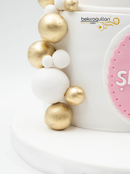 Gold Toplar ve Bebek Figür Konsept Pasta