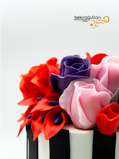 Güllü Çiçekli Model Konsept Pasta