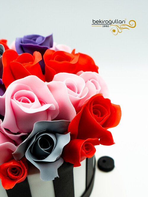 Güllü Çiçekli Model Konsept Pasta