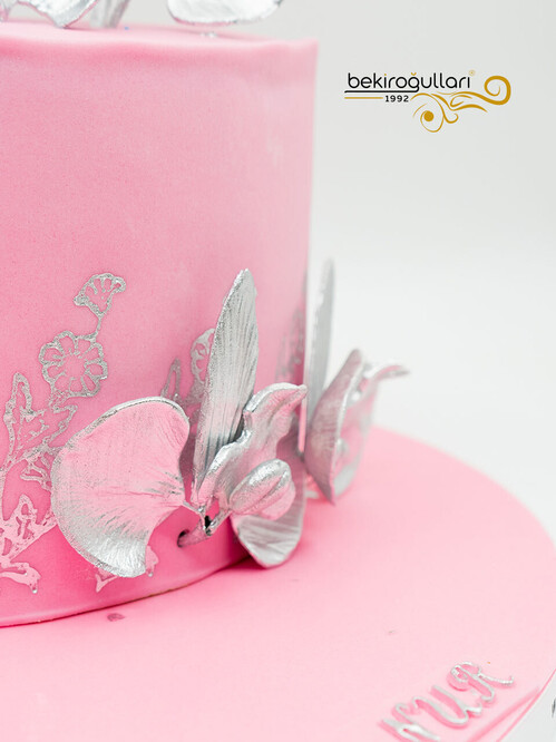 Gümüş Detaylı Butik Pasta