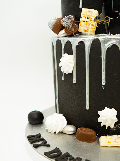 Gümüş Soslu Butik Pasta