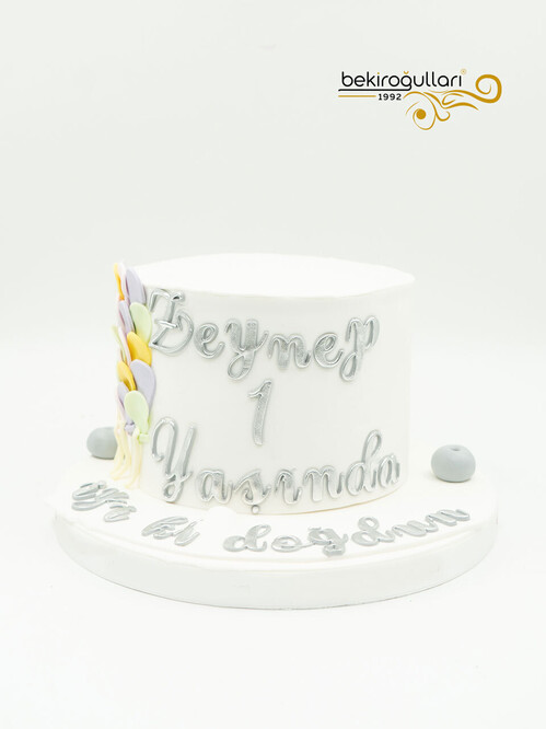 Gümüş Süslemeli Butik Pasta