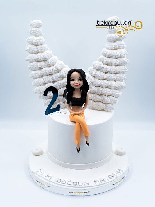 Kadın Figür Kanatlı Model Konsept Pasta