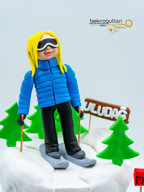 Kadın Figür ve Kayak Temalı Konsept Pasta