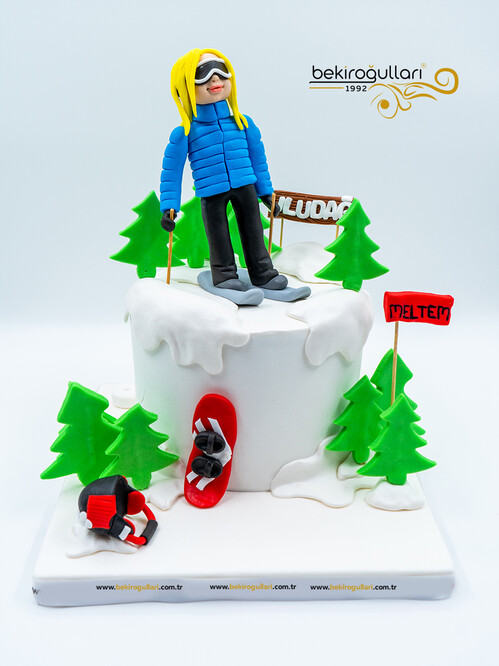 Kadın Figür ve Kayak Temalı Konsept Pasta