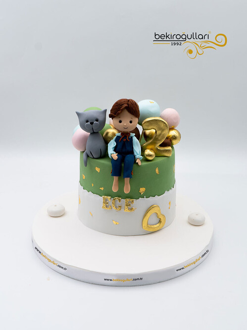 Kedi ve Figür Konsept Pasta