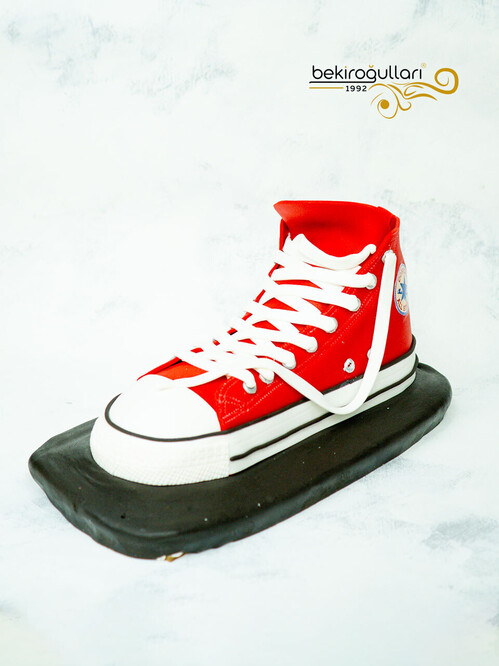Kırmızı Sneaker Konsept Pasta