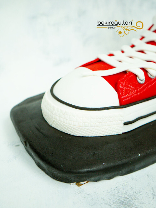 Kırmızı Sneaker Konsept Pasta