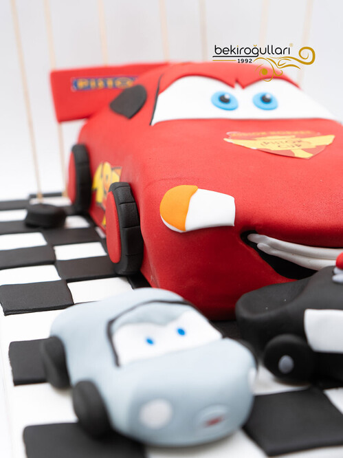 Kırmızı Yarış Arabası Konsept Pasta