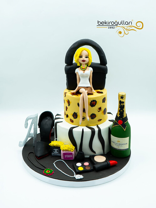 Kadın Detaylı Tasarım Pasta