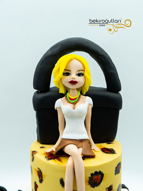 Kadın Detaylı Tasarım Pasta