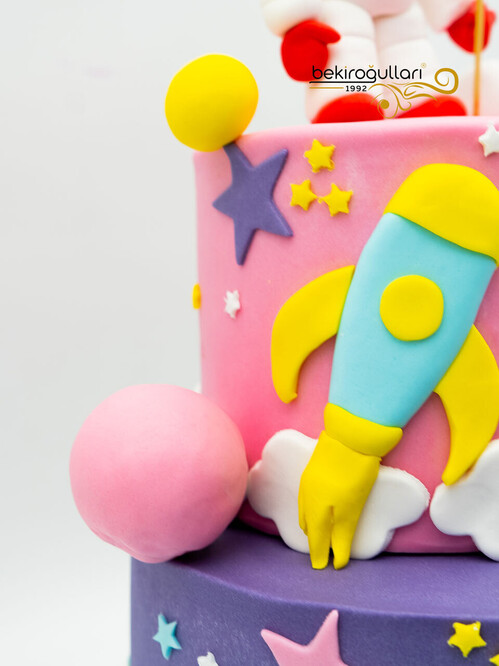 Kız Figür Astronot Pasta