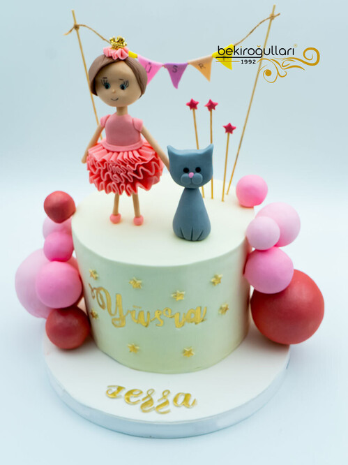 Kız Figür ve Kedi Konsept Pasta