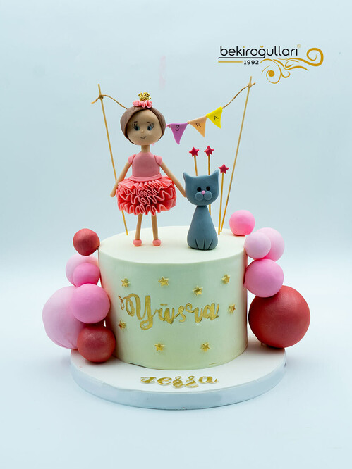 Kız Figür ve Kedi Konsept Pasta