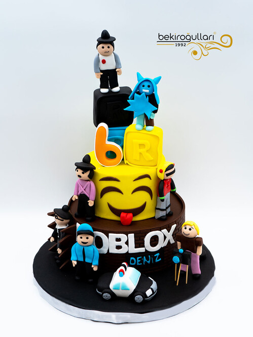 Küçük Figürler Ve Küpler Konsept Pasta