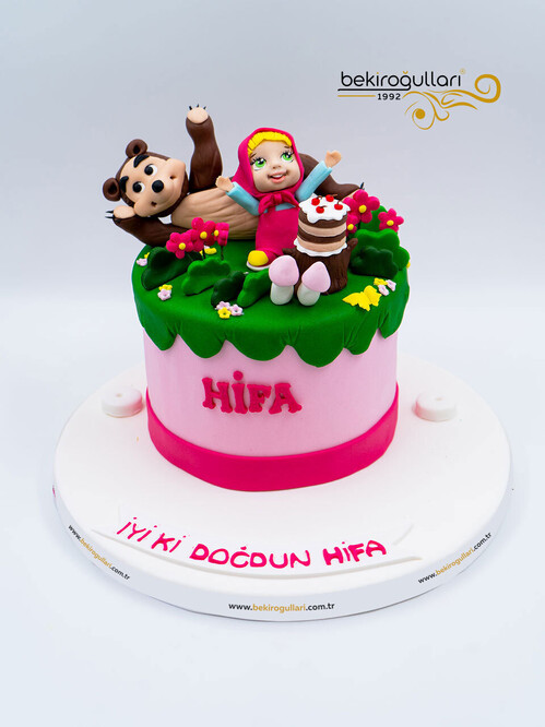 Küçük Kız Ayıcık Figürlü Konsept Pasta