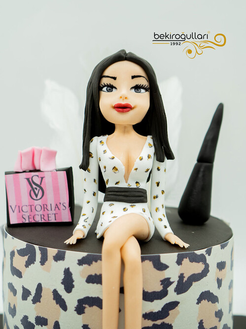 Leopar Desenli Figür Pasta