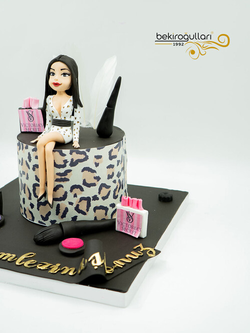 Leopar Desenli Figür Pasta