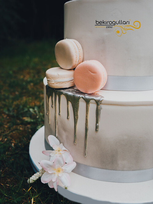 Makaron Detaylı Kuşaklı Konsept Minimal Pasta