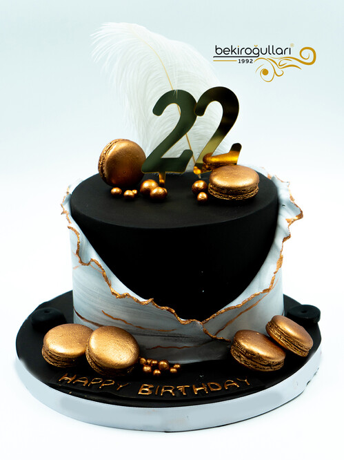 Makaron ve Mermer Desenli Model Konsept Doğum Günü Pastası